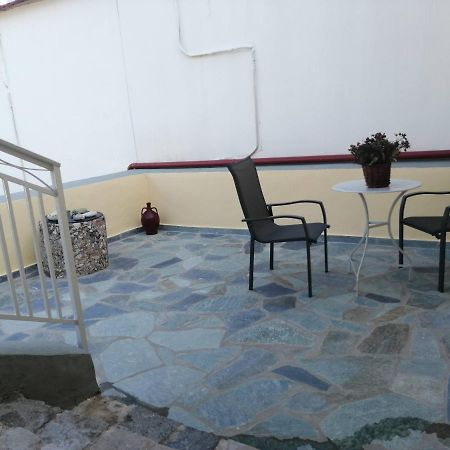 דירות לאונידיון Sunny Cozy House With Grand Courtyard מראה חיצוני תמונה