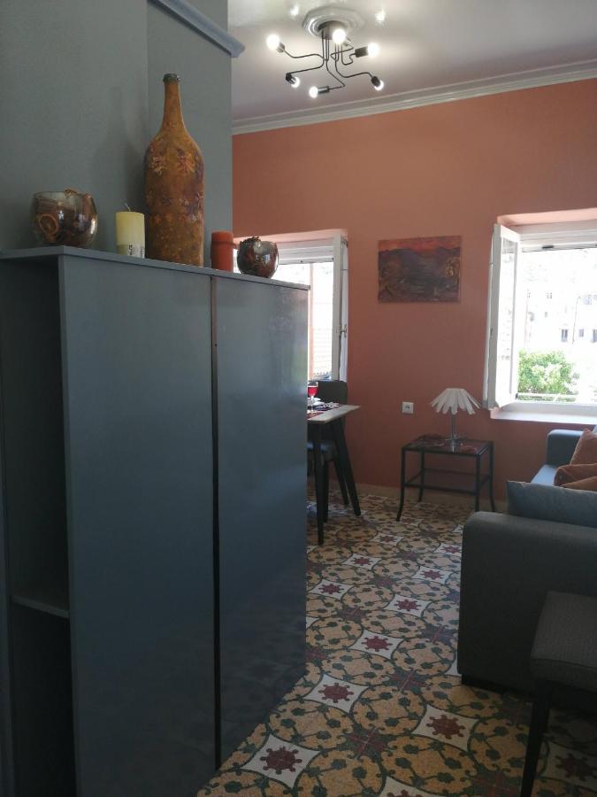 דירות לאונידיון Sunny Cozy House With Grand Courtyard מראה חיצוני תמונה