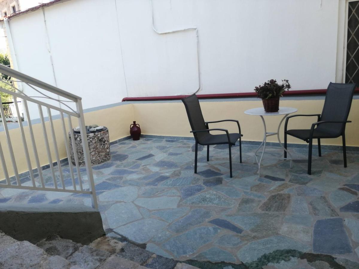 דירות לאונידיון Sunny Cozy House With Grand Courtyard מראה חיצוני תמונה